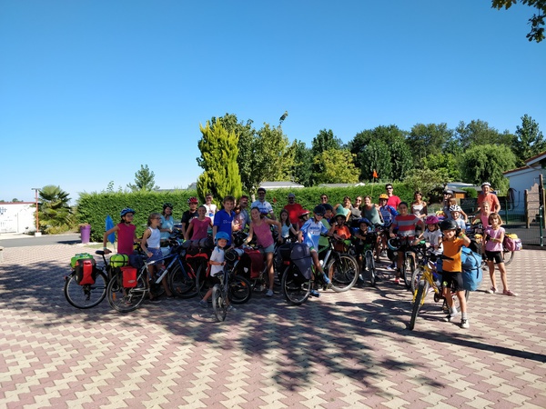 groupe-cyclistes-camping-bel-air-bordeaux
